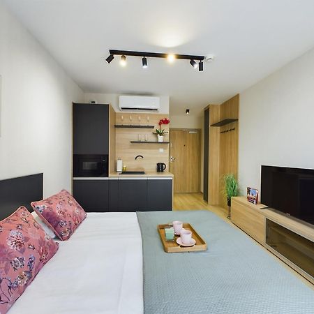 Modern Studios With Air Conditioning In Downtown Krakow By Noclegi Renters Экстерьер фото